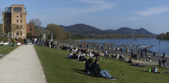 Bonn am Rhein bietet viel Weite und schöne Aussichten und einen lebhaften Immobilienmarkt.