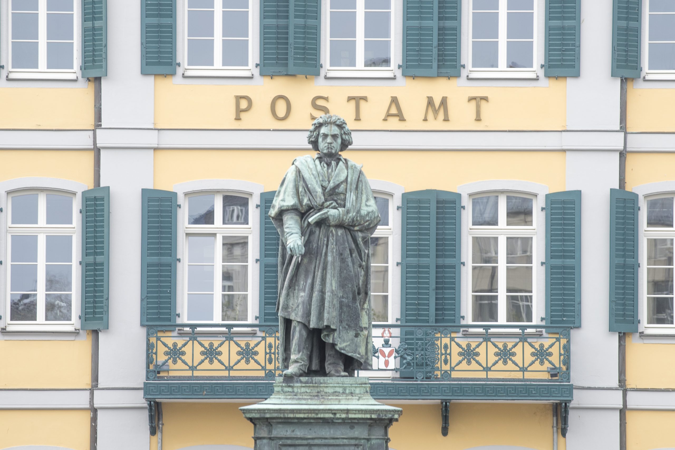 Die Bronzestatue von Ludwig van Beethoven am Münsterplatz in Bonn. Lebensqualität ist ein Stichwort, das auch für die erfolgreiche Vermarktung von Immobilien wichtig ist. 
